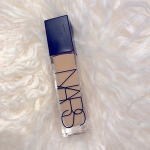 Nars natural radiant longwear foundation